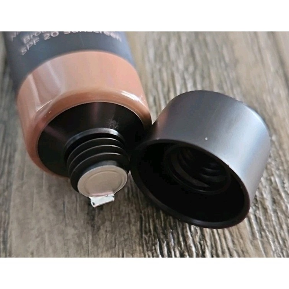 2X Laura Mercier Tinted Moisturizer Oil Free 25ml SPF 20 In 6W1 Ganache SEALED - Picture 4 of 4